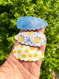 Fun bright scalloped snap clips!