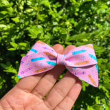 Adorable crayon print bows!