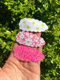 Fun bright sun or daisy print scalloped snap clips!