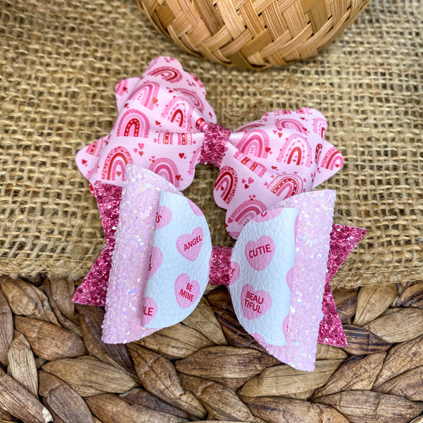 Adorable pink conversation candy heart bows, perfect for Valentine's Day!
