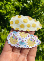 Fun bright scalloped snap clips!