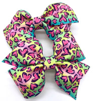 Neon graffiti heart print bows!