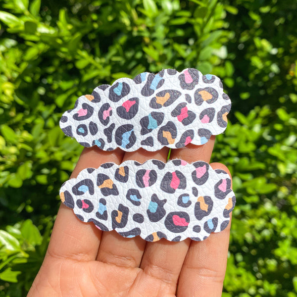 Adorable scalloped snap clips in cute prints!