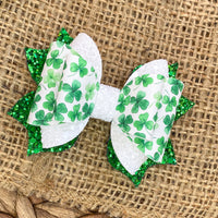 Adorable clover bows, perfect for St Patrick's Day!