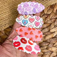 Gorgeous Valentine's Day scalloped snap clips!