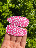 Fun colourful prints or glitter scalloped snap clips!