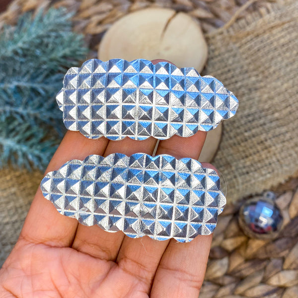 Gorgeous metallic scalloped snap clips!