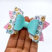 Adorable happy face Scalloped Stacked bows!