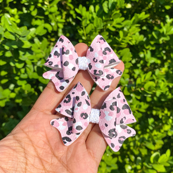 Beautiful pink, white and black leopard print bows!