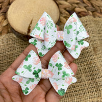 Gorgeous floral clover bows, perfect for St Patrick's Day!