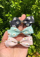 Elegant and pretty daisy bows!