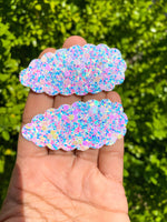 Adorable scalloped snap clips in pretty marbled mermaid scales or sparkly bubble glitters!