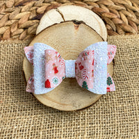 Adorable classic Christmas print bows, perfect for the holidays!