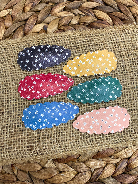 Adorable dainty blossoms scalloped snap clips!