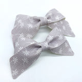 Gorgeous neutral linen daisy Lucy bows!