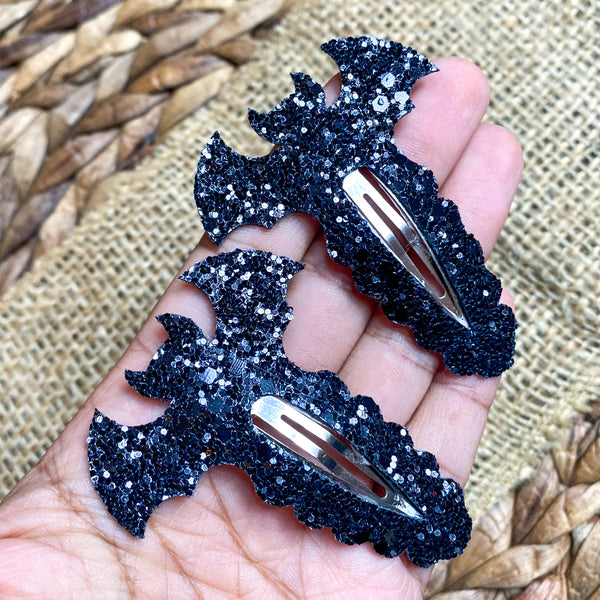 Super sparkly glitter bat snap clips, perfect for Halloween!