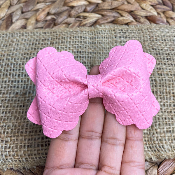 Pretty pink Scalloped Pinch bow!