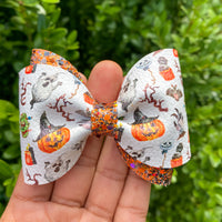 Super spooky and ghoulish halloween bows!