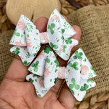 Gorgeous floral clover bows, perfect for St Patrick's Day!