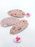 Adorable Valentine's Day scalloped snap clips!