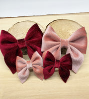 Gorgeous shimmery pinstripe velvet bows perfect for Valentine's Day!