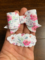 Gorgeous floral scalloped or smooth snap clips!